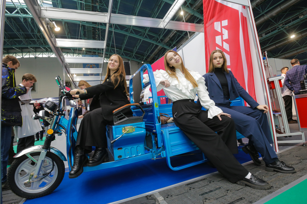 08-10-2025 2-ой день репортаж Energy Expo в хор кач-ве-Столяров -4.jpg